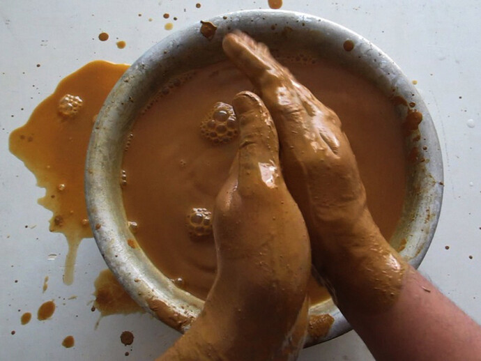 Alexandre Brandão. Terra e Água. 2015. Glass and clay