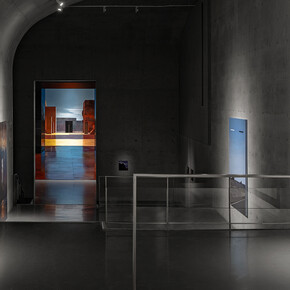 Yang Bodu, Black eagle, white eagle, exhibition view. Courtesy of Long Museum