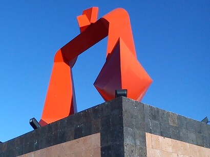 ¨Libra¨, escultura dedicada a la Universidad Autónoma de Chihuahua