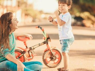 Como tia de sete sobrinhos, cada um em uma etapa distinta da vida, da infância à adolescência, posso afirmar com propriedade que aprendo diariamente com eles. Cada idade, cada fase e cada costume ensinam algo novo. Ser tia é experimentar um amor profundo por alguém que, como costumo dizer de forma coloquial, é “amar alguém que nem saiu da gente”