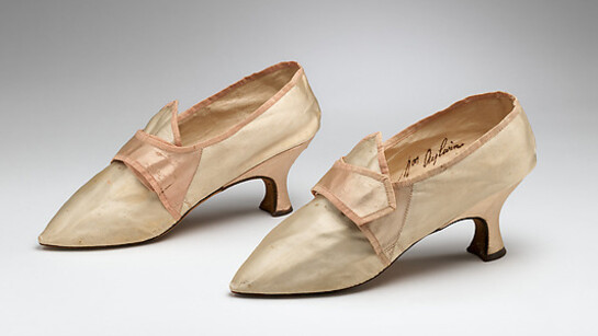 Visitors to Versailles. Courtesy of Metropolitan Museum of Art