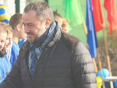 El político ucraniano Andriy Pavelko durante la reapertura del renovado estadio de la ciudad en Yurivka, Óblast de Dnipropetrovsk, Ucrania, 19 de noviembre de 2018