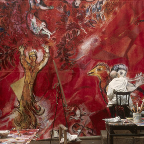 Marc Chagall working on the panels for New York’s Metropolitan Opera: The Triumph of Music, 1966. Paris, Atelier des Gobelins. © SODRAC & ADAGP 2016, Chagall ®.
Photo © Izis-Manuel Bidermanas