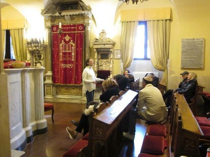 Micaela Pavoncello, Founder of Jewish Roma giving a private tour of the Spanish Synagogue. January 2023