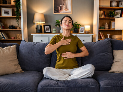 Deep-breathing meditation at home as a reflection of the relationship between mental calm, bodily awareness, and stress regulation