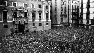 Proclamación de la Segunda República en la plaza de San Jaime de Barcelona, España