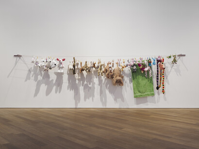 Cosima von Bonin, Songs for gay dogs, Ausstellungsansicht. Mit freundlicher Genehmigung des Mudam Luxemburg
