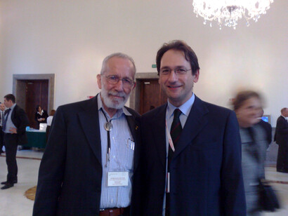 Robin Warren (a sin.) e Ruggero De Maria all'Istituto Superiore di Sanità di Roma