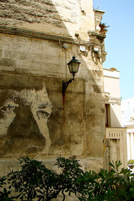 Vhils, muro gravado em 2010 por ocasião do FAME Festival de Grottaglie, Itália. Fotografia Vhils