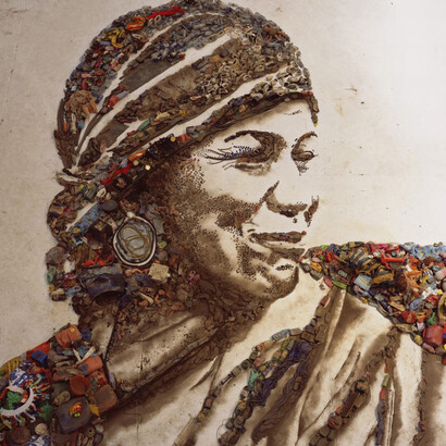 A cigana (2008), arte colaborativa do artista brasileiro Vik Muniz com os trabalhadores do aterro sanitário Jardim Gramacho, na baixada do Rio de Janeiro