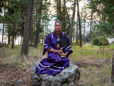 Carlo Bevilacqua, BoydWhiskeyjack. Le persone Two-Spirit nel Montana fanno parte della comunità Nehiyaw (Cree) da generazioni, ben prima della colonizzazione