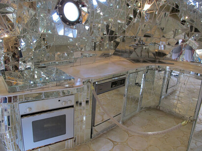 La cuisine dans l'Imperatrice du Jardin des Tarots de Niki de Saint Phalle