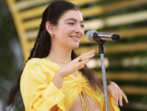 Em Solar Power, álbum lançado em 2021, Lorde discute questões climáticas e o misticismo que os jovens desta geração tomaram para si