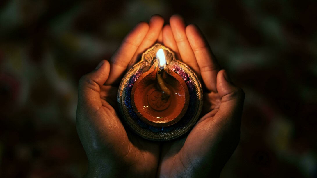 Eu aspiro com todo meu ser reverenciar a vida e seus Reinos da Natureza, de toda vida na vida, eu sou feliz com a presença da Reverência, mas está me parecendo cada vez mais impossível viver assim como vivem os seres humanos agora dona Alma, onde a reverência está toda voltada ao poder do capital! 