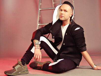 Stevan Radivojevic dressed in a Teodora Pasalic's outfit. Photo by Djordje Bukvic