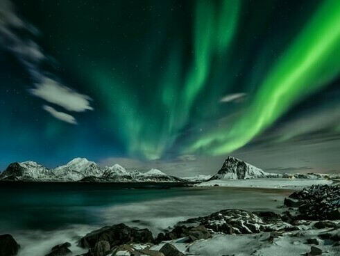 Por muito tempo, portanto, não permite a Otto declarar o amor que sente por ela. Ao longo do tempo, Anna parece mover-se entre a perda e a tentativa de preencher vazios, um reflexo do modo como ela entende o amor: como reencontro, não descoberta. Seu olhar sobre Otto é ao mesmo tempo místico e nostálgico