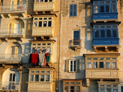 Nalta. Balcones de La Valetta