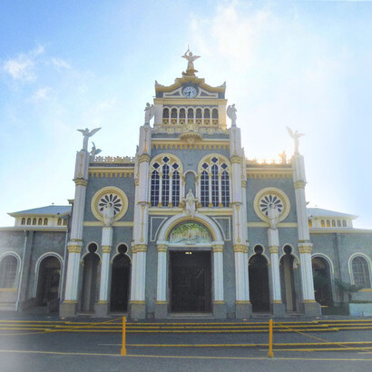 Frontispicio de la Basílica de Nuestra Señora de los Ángeles
