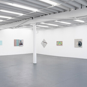 R. H. Quaytman, Ones, chapter 0.2, exhibition view. Courtesy of Miguel Abreu Gallery