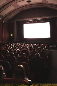 En el cine con el teléfono prendido