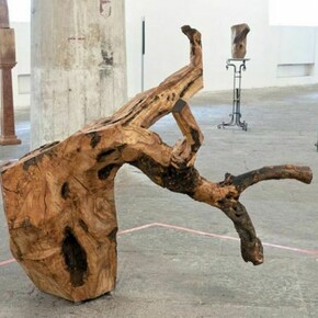 Jimmie Durham, Long Hope, 2012, carved oil trunk, 140 x 150 x 140 cm