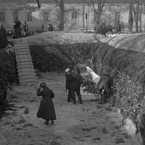 Elsa & Tyyne 1918. Courtesy of The Finnish Museum of Photography