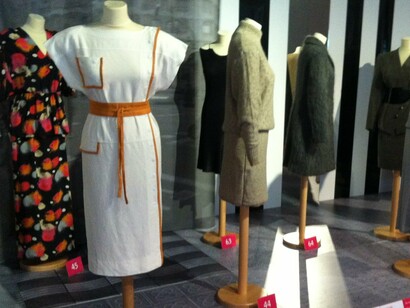 Exposição de prêt-à-porter de Barcelona no Palau Robert, 2013. A moda como conhecemos apareceu na idade moderna, quando a burguesia resolveu que a nobreza e a sua forma de consumo, eram a sua referência máxima