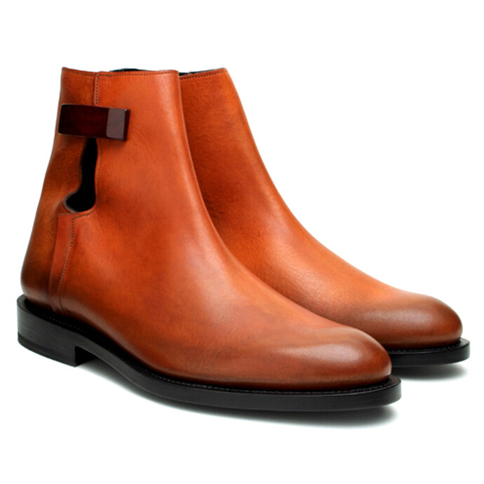 Shoes by Diego Vanassibara