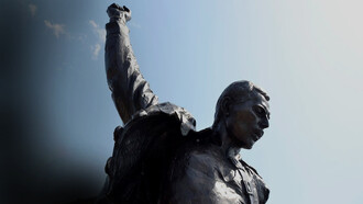 Statua di Freddie Mercury, al secolo Farrokh Pluto Bulsara. Montreux, Svizzera