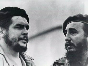 Dois dos principais líderes da Revolução Cubana, Ernesto 'Che' Guevara e Fidel Castro aparecem, em um momento de descontração após a vitória do movimento em 1959. A experiência cubana tornou-se uma das referências mais conhecidas dos debates sobre socialismo, comunismo e seus diferentes desdobramentos históricos